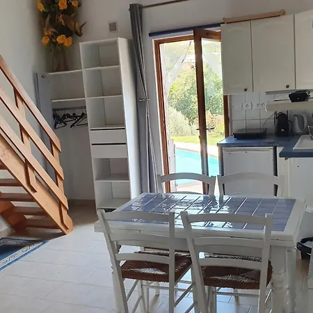 Studio-mezzanine Dans Apartamento *